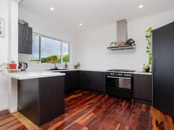 Lifestyle living with stunning Tararua views