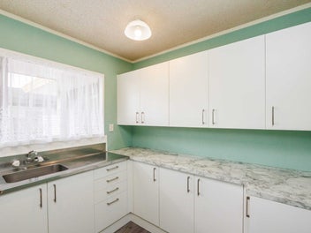 Solid Brick, Sunny Rooms, Super Central!
