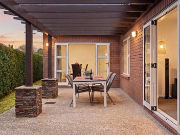 Immaculate living in the heart of Huapai