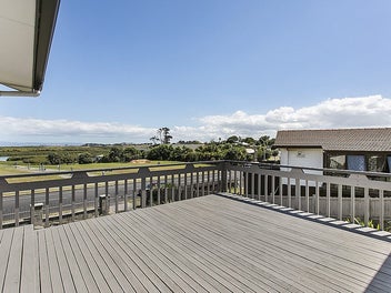 4 Bdrm Family Home - Sea Views Included