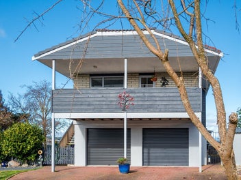 Stunning Lake Views – Priced to Sell