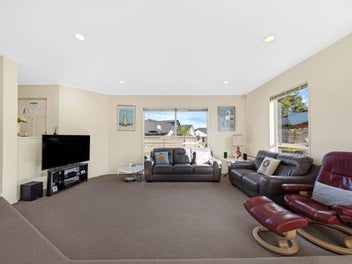 BOTANY COLLEGE & TOWN CENTRE CONVENIENCE