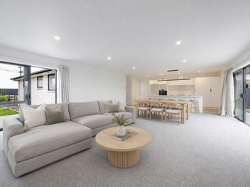 Beautiful home and the ultimate shed - yes please!