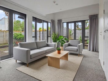 Bright, Sunny & Ready to Move In