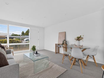 Stylishly Renovated & Exceptionally Convenient!