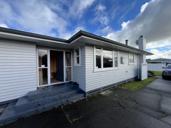 PRICE INCLUDES HOUSE + SHIFT* Spacious 4 Bed Home