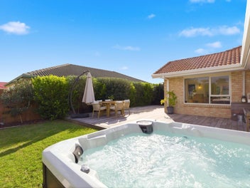 Elegant entertainer in the heart of Papamoa