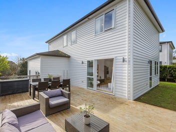 SUN, SPACE & SEASIDE LIVING