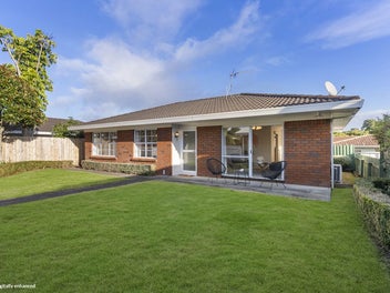 SINGLE-LEVEL LIVING, WALK TO CORNWALL PARK!