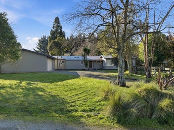 2 Dwellings, Extensive Shedding, Endless Potential