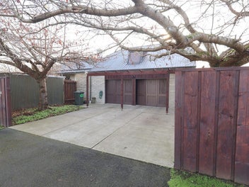Private, Sunny & So Close To Town!