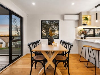 LOW-MAINTENANCE LUXURY. MODERN FAMILY LIVING.
