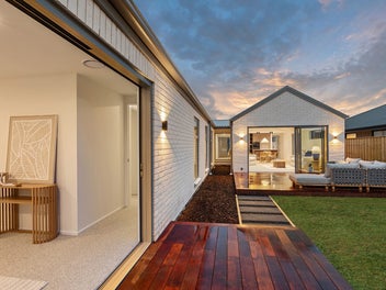 Under Offer!!