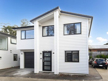 Modern & Stylish Home! By Titirangi Golf Club