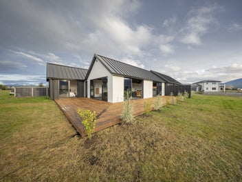 Modern Family Home + 2 Bed Unit