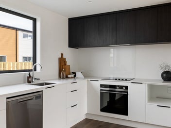 Brand New 3-Bed Sunny Single-Level Home - Central