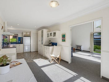 Sunny, Spacious – And Exceptionally Convenient