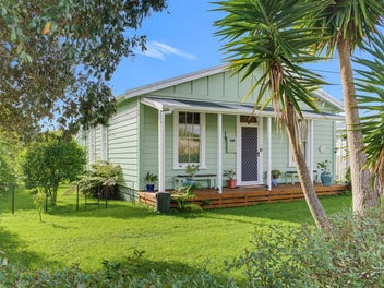 Country-Town Comfort in Maungaturoto