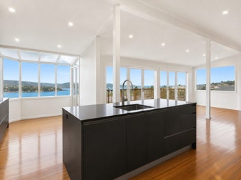 DREAM HOME & INCOME WITH STUNNING SEA VIEWS!