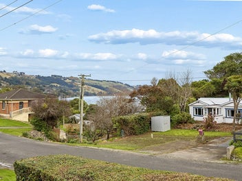 Huge Potential in Macandrew Bay