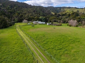 Far North Lifestyle Gem with Lots of Potential