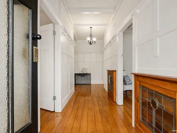 SINGLE LEVEL HOME ON 483 m² FREEHOLD