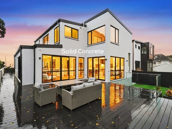 Luxury Coastal Living in Prestigious Macleans Zone