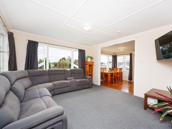 TEAM LEWIS - GREAT FAMILY HOME