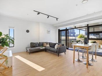 Sub-Penthouse Views at Citizen