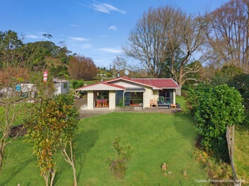 Lifestyle Living, Just Minutes from Town!