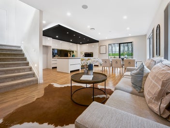 Stunning Modern Home, Prime Silverdale Location!
