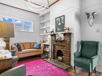 Charming Character Villa - Walk to Town!
