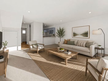 Sunny, Renovated & So Convenient