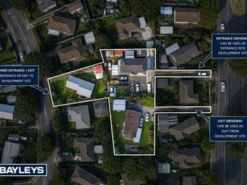 2,496m2, with triple access