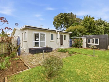 Beachside bliss – renovated and ready to go!