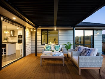 Modern, Executive and ready to move!