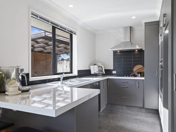 Sunny & Savvy - Move-In Ready!