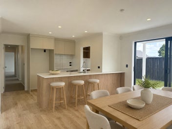 Stylish & Brand New - Paerata Rise