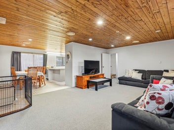 Your Private Family Haven on a Huge 1,366m² Fr...