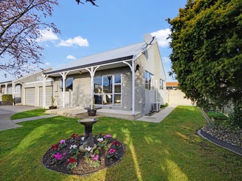An Immaculate Oamaru Unit with Room to Breathe