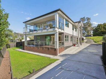 IMPRESSIVE HOME, FANTASTIC LOCATION!