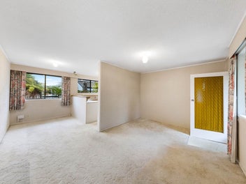 Single Level Easy-care Home: Invest or Move In