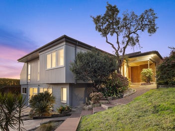 Home & Granny Flat! Elevated View! Land Potential!