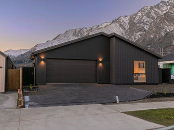 Dual corner living done right! Three plus two!