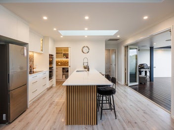 Immaculate modern living in prestigious Hartwell