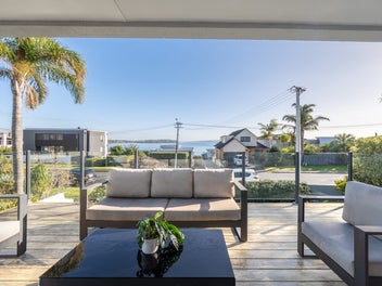 Last chance to view! Auction 6pm, Tues 21 July!