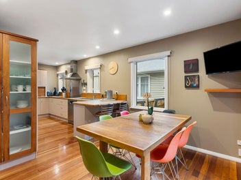 Well-Kept Classic with Space,Comfort & Convenience