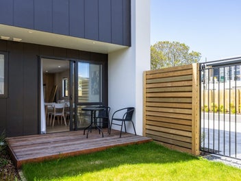 City Fringe Home with Excellent Return!