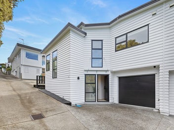 Easy-Care Coastal Living Awaits