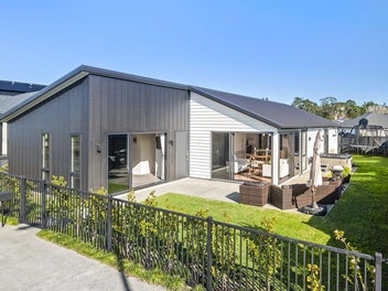 Sun-Filled Living, Steps to Ahutoetoe School